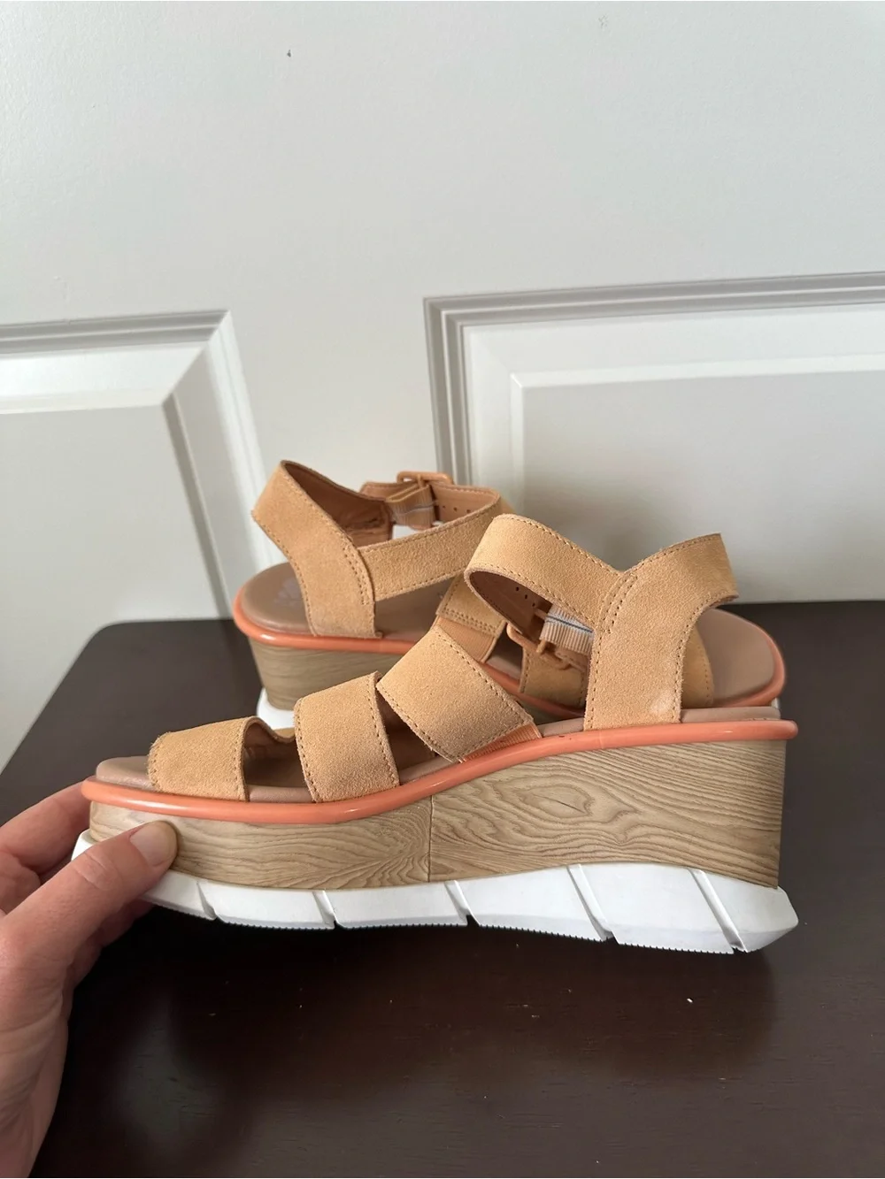 SOREL Joanie III Beige Strappy Platform Sandals Shoes Size 7.5
